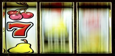 slot 5k live dealer table with blackjack and roulette games