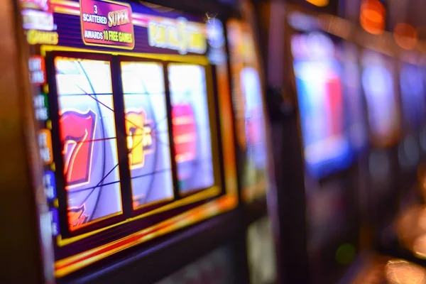 Mobile phone screen showing slot 5k app with Captain's Bounty table and betting interface